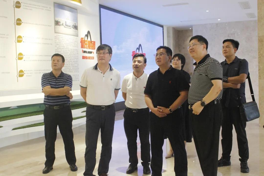 大理州人民政府黨組成員、一級(jí)巡視員吉向陽(yáng)率考察組蒞臨皇氏集團(tuán)考察調(diào)研