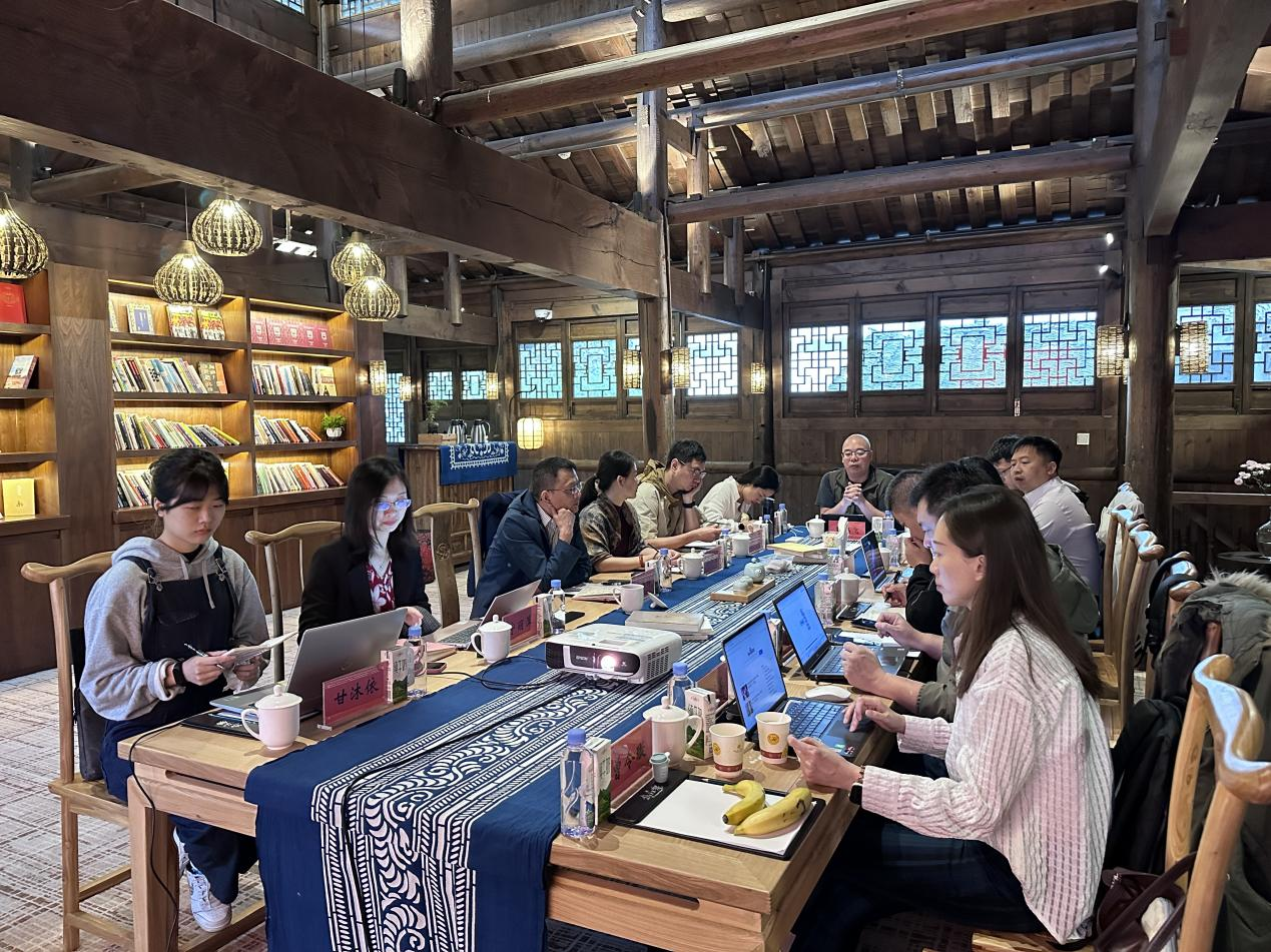 審視、轉(zhuǎn)變、闊步未來丨皇氏乳業(yè)集團(tuán)召開“優(yōu)化西南市場調(diào)整存量投資，加重華東市場打造增長動能”專題戰(zhàn)略研討會