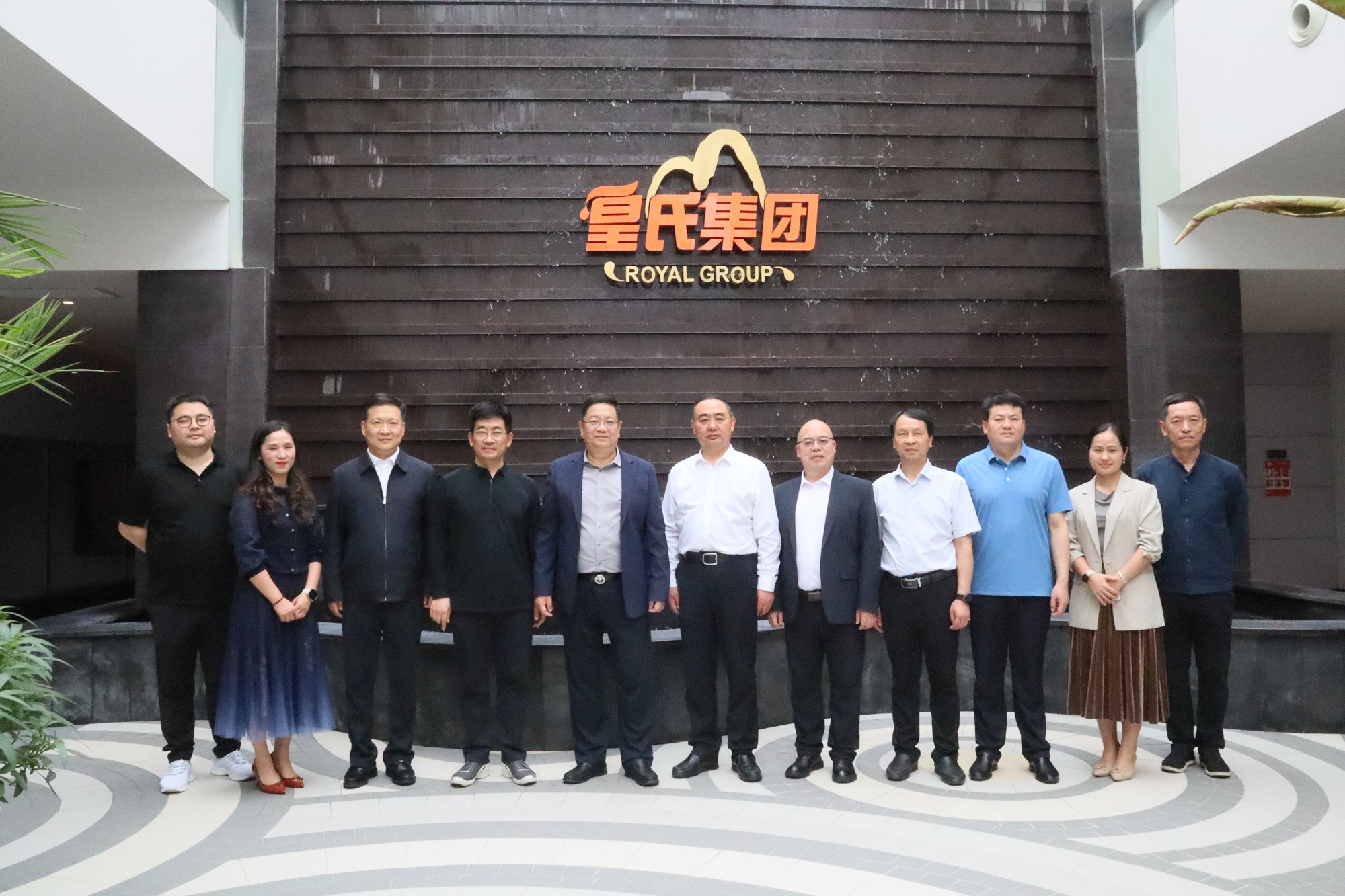 2023年5月14日，阜陽市委書記孫正東一行蒞臨皇氏集團交流考察