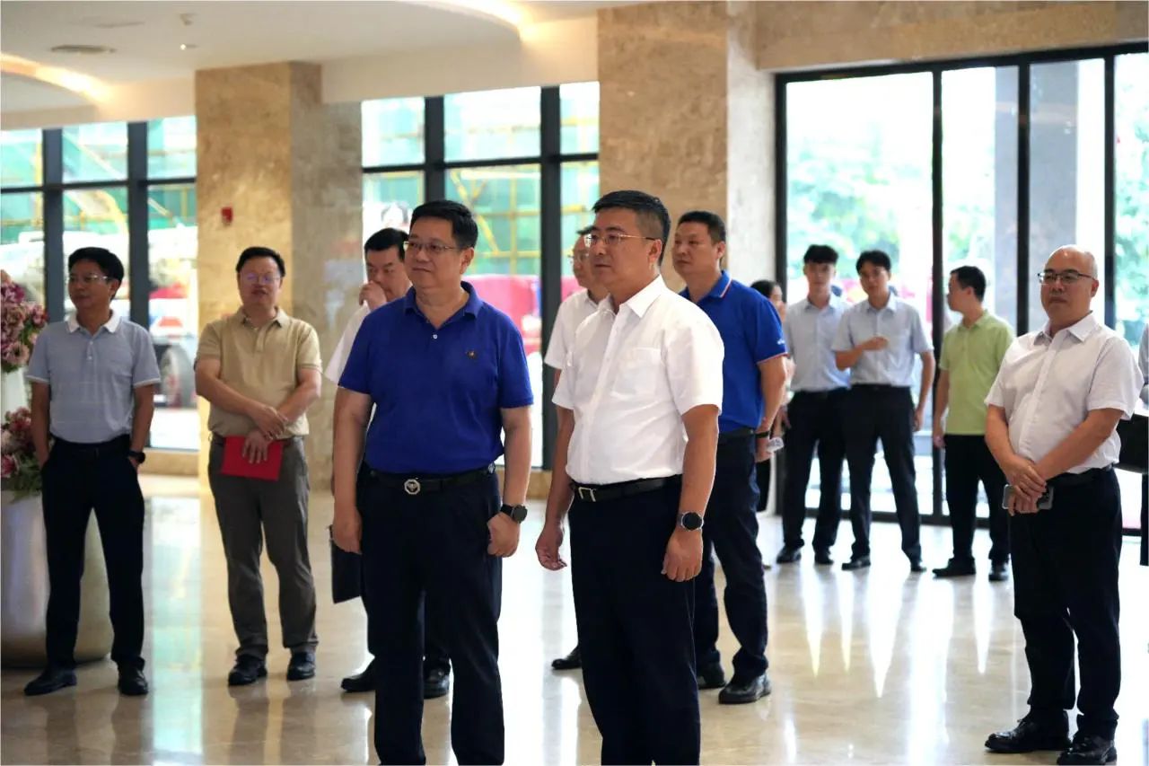 中國農(nóng)業(yè)銀行廣西區(qū)分行黨委書記、行長張清蒞臨皇氏集團(tuán)調(diào)研指導(dǎo)